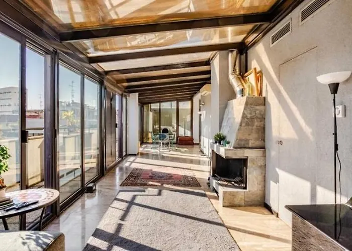 3 Bedrooms With Terrace Close To The Center